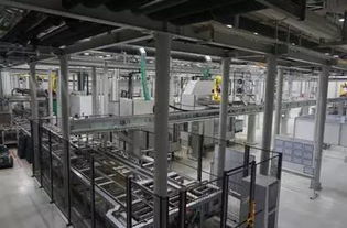 自動(dòng)化浪潮下的紙板復(fù)合生產(chǎn)線(xiàn) 僅兩工位的人力配置